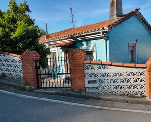 Vista exterior de Casa o xalet en venda en Mieres (Asturias) amb Terrassa