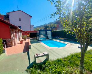 Piscina de Casa o xalet en venda en Mieres (Asturias)