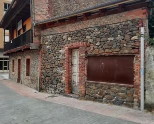 Vista exterior de Casa o xalet en venda en Mieres (Asturias) amb Terrassa