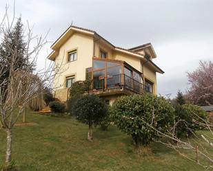 Vista exterior de Casa o xalet en venda en Oviedo  amb Terrassa