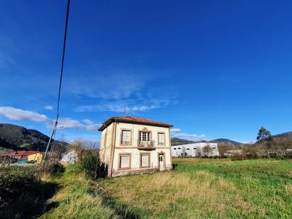 Vista exterior de Casa o xalet en venda en Grado amb Terrassa, Traster i Balcó