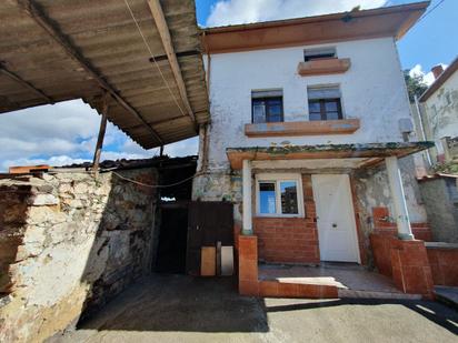 Außenansicht von Haus oder Chalet zum verkauf in Candamo mit Terrasse