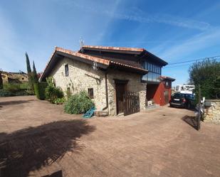 Vista exterior de Casa o xalet en venda en Oviedo  amb Terrassa