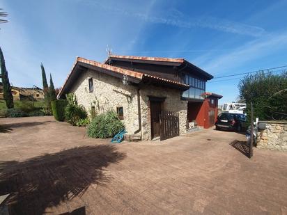 Vista exterior de Casa o xalet en venda en Oviedo  amb Terrassa