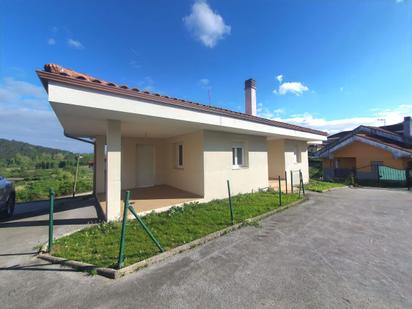 Vista exterior de Casa o xalet en venda en Soto del Barco amb Terrassa