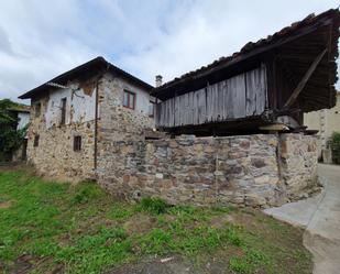 Vista exterior de Casa o xalet en venda en Belmonte de Miranda amb Calefacció, Terrassa i Traster