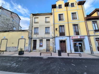 Vista exterior de Casa o xalet en venda en Grado amb Traster i Balcó