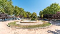 Jardí de Casa adosada en venda en Ciempozuelos amb Aire condicionat, Terrassa i Piscina