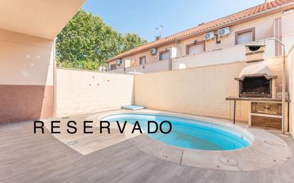 Swimming pool of Single-family semi-detached for sale in Ciempozuelos  with Air Conditioner, Terrace and Swimming Pool