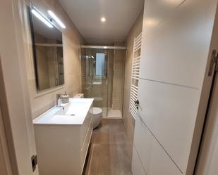 Bathroom of Flat to rent in  Lleida Capital  with Air Conditioner and Balcony