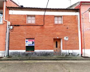 Exterior view of Single-family semi-detached for sale in La Pedraja de Portillo 