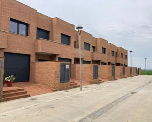 Vista exterior de Casa adosada en venda en El Poal amb Terrassa i Balcó