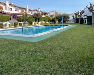 Swimming pool of Single-family semi-detached for sale in El Vendrell  with Air Conditioner, Terrace and Balcony