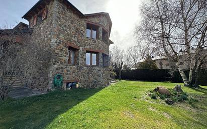 Vista exterior de Casa o xalet en venda en Llívia amb Jardí privat, Parquet i Terrassa