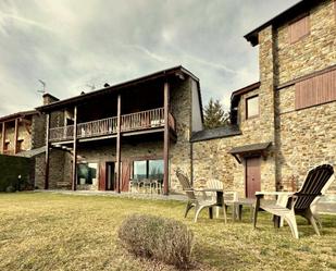 Vista exterior de Casa o xalet en venda en Guils de Cerdanya amb Calefacció, Jardí privat i Parquet