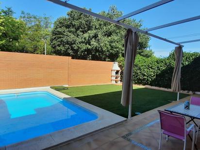 Swimming pool of House or chalet for sale in Valdemoro  with Air Conditioner, Terrace and Swimming Pool