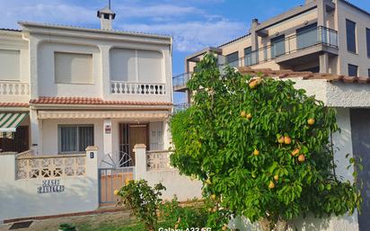 Vista exterior de Casa adosada en venda en Vinaròs amb Terrassa