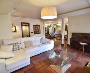 Sala d'estar de Pis en venda en Eibar amb Piscina