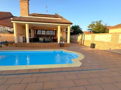 Schwimmbecken von Haus oder Chalet zum verkauf in Azuqueca de Henares mit Klimaanlage, Terrasse und Schwimmbad