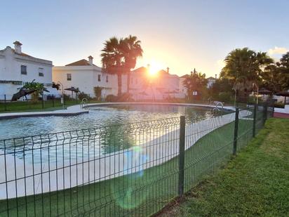 Piscina de Casa adosada en venda en El Portil amb Terrassa